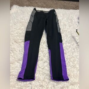 Infinite performance Black 7/8 Leggings purple pockets S 85 Carrie underwood